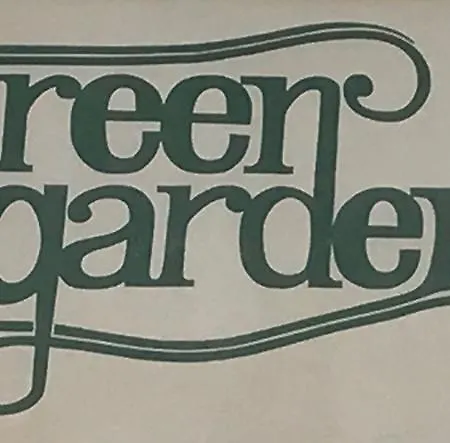 Green Garden Apartment *