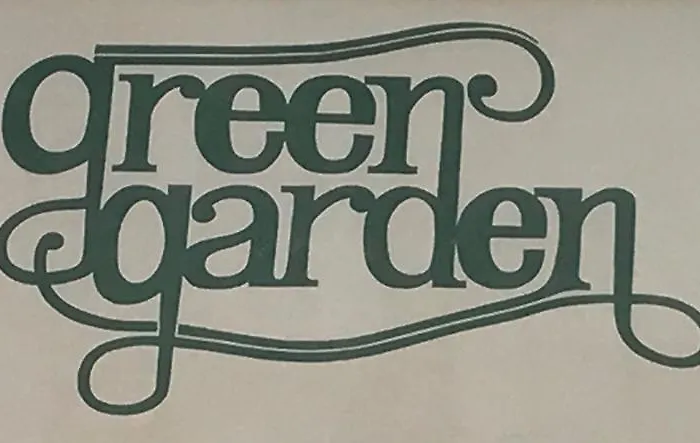 Green Garden Apartment *